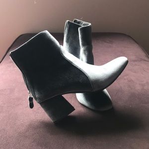 Velvet URBAN OUTFITTERS Low-Heeled Ankle Boots